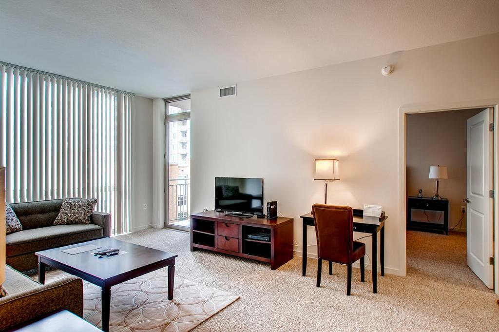 Global Luxury Suites At Town Center South Reston Room photo